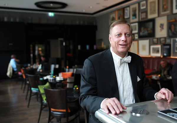 Porträt im Hotel Maximilians – Mercan Fröhlich